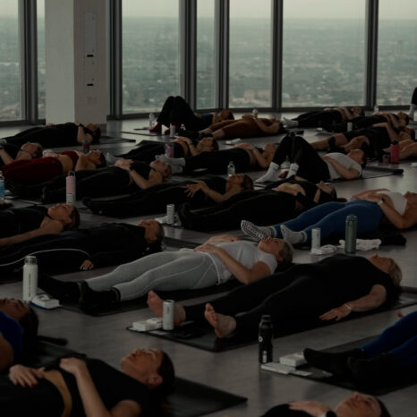 V1 0018 BXR YOGA COLOURED 01706880 00 02 03 18 Still007